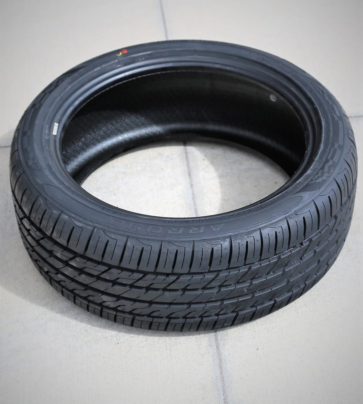 225/40ZR19 93W XL High Performance Tire K7378