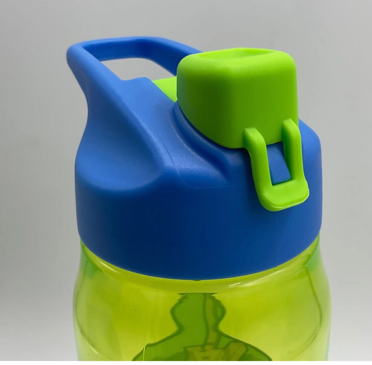 Green Water Bottle 20 oz Reusable Plastic V717853