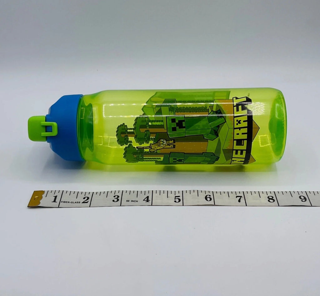 Green Water Bottle 20 oz Reusable Plastic V717853