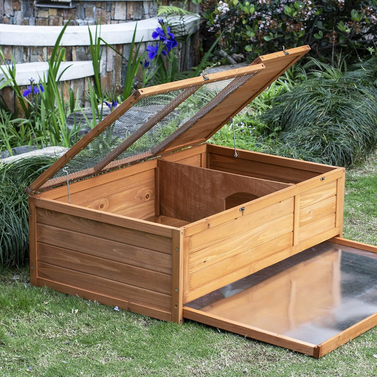 Wooden Tortoise House with Removable Bottom Y301277