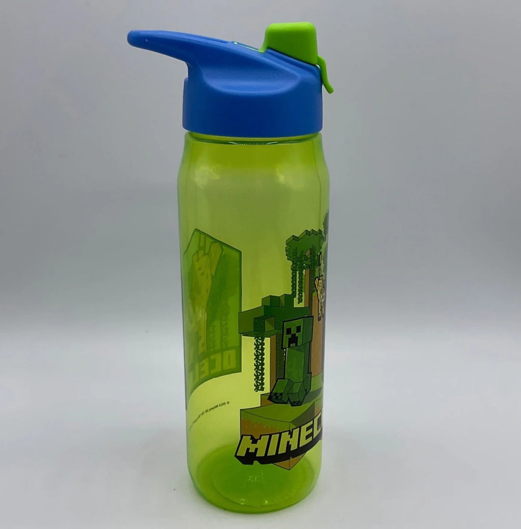 Green Water Bottle 20 oz Reusable Plastic V717853