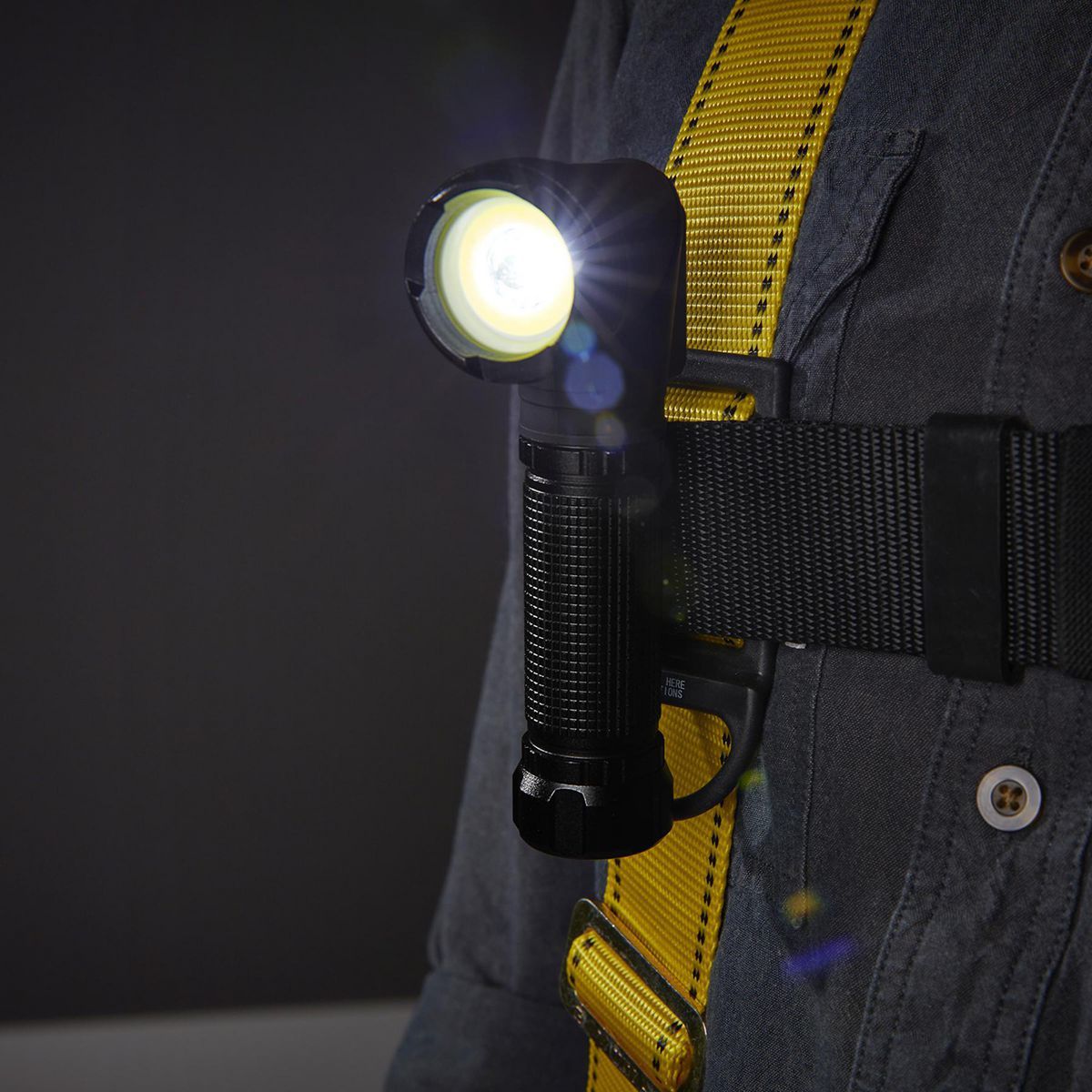 900 Lumen Rechargeable Swivel Head LED Flashlight V15717